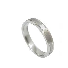 Foto de 10-351-118-14 - ALIANZA CENTRO MATE 4MM O.B. 18K 